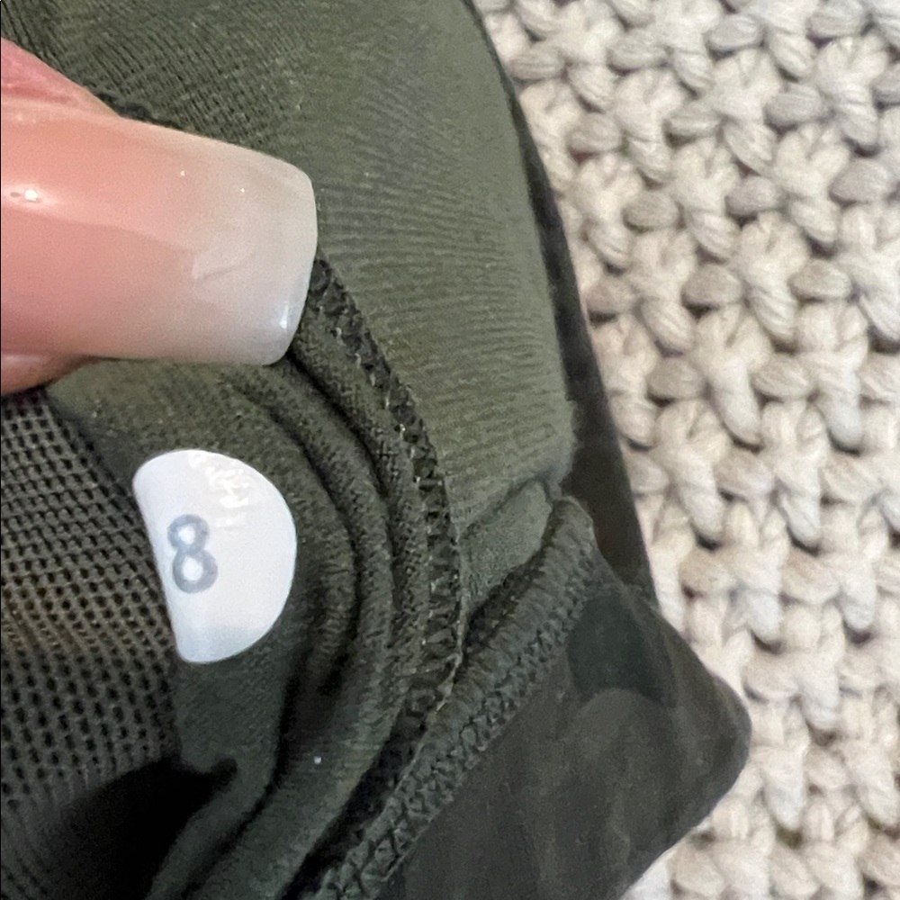 EUC Lululemon Flow Y Bra IV Fatigue Green Savasana Camo 20 cm- Size 8 - Picture 11 of 11